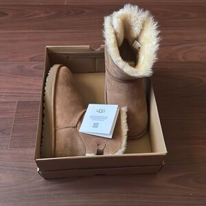 UGG Bailey Bow boots

MINI BAILEY BOW II BOOT